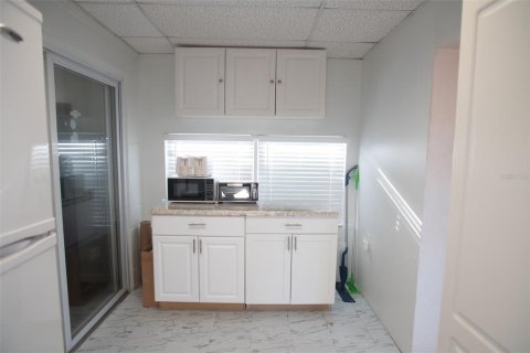 House in Pinellas Park, Florida 3 bedrooms, 124.21 sq.m. № 2199894 - photo 18