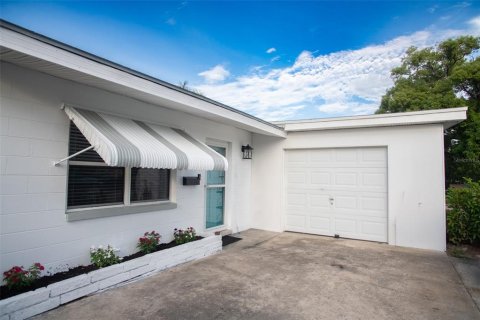 House in Pinellas Park, Florida 3 bedrooms, 124.21 sq.m. № 2199894 - photo 6