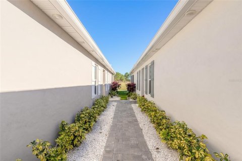 Touwnhouse à vendre à New Smyrna Beach, Floride: 2 chambres, 93.18 m2 № 1535379 - photo 3
