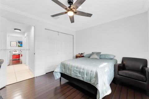 House in Miami, Florida 3 bedrooms, 183.76 sq.m. № 1968432 - photo 17