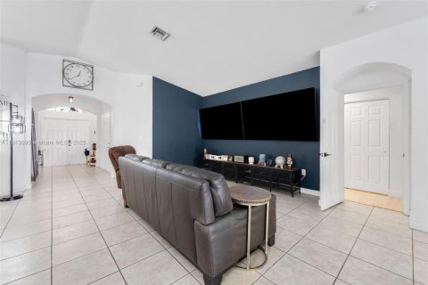 House in Miami, Florida 3 bedrooms, 183.76 sq.m. № 1968432 - photo 6