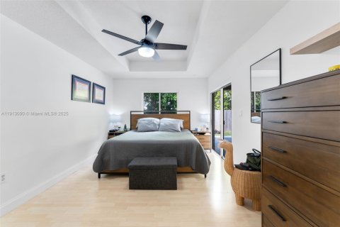 House in Miami, Florida 3 bedrooms, 183.76 sq.m. № 1968432 - photo 21