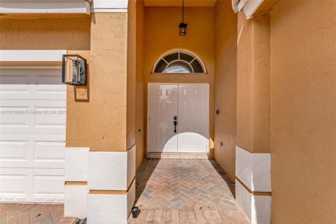 House in Miami, Florida 3 bedrooms, 183.76 sq.m. № 1968432 - photo 4