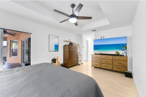 House in Miami, Florida 3 bedrooms, 183.76 sq.m. № 1968432 - photo 22