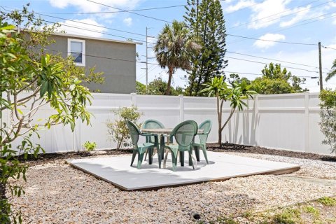 House in Saint Petersburg, Florida 3 bedrooms, 103.31 sq.m. № 1904893 - photo 26
