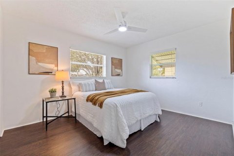 House in Saint Petersburg, Florida 3 bedrooms, 103.31 sq.m. № 1904893 - photo 18