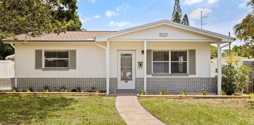 Villa ou maison à Saint Petersburg, Floride 3 chambres, 103.31 m2 № 1904893