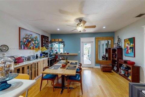 House in Miami, Florida 4 bedrooms, 181.72 sq.m. № 1840848 - photo 21