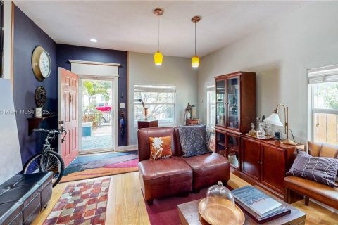 House in Miami, Florida 4 bedrooms, 181.72 sq.m. № 1840848 - photo 9