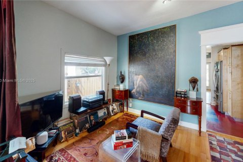 House in Miami, Florida 4 bedrooms, 181.72 sq.m. № 1840848 - photo 11