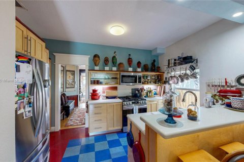 House in Miami, Florida 4 bedrooms, 181.72 sq.m. № 1840848 - photo 15