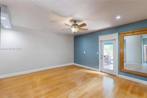 House in Miami, Florida 4 bedrooms, 181.72 sq.m. № 1840848 - photo 28