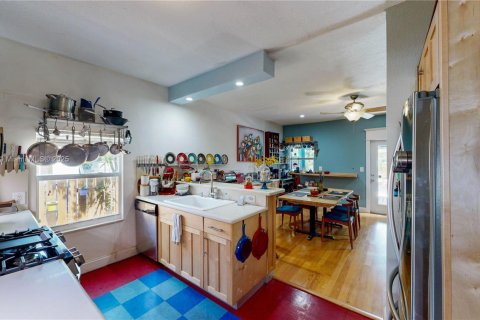 House in Miami, Florida 4 bedrooms, 181.72 sq.m. № 1840848 - photo 14