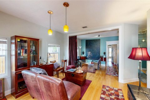 House in Miami, Florida 4 bedrooms, 181.72 sq.m. № 1840848 - photo 7