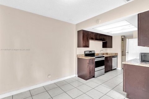 Купить кондоминиум в Лодерхилл, Флорида 2 спальни, 87.33м2, № 1969033 - фото 11