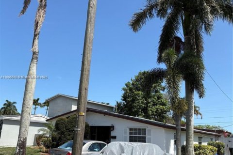 House in Hollywood, Florida 4 bedrooms, 130.25 sq.m. № 1745998 - photo 27