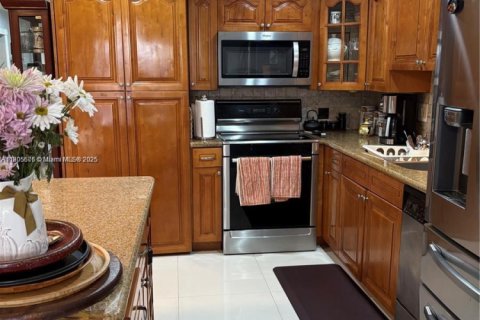 House in Hollywood, Florida 4 bedrooms, 130.25 sq.m. № 1745998 - photo 18