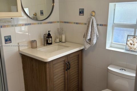 House in Hollywood, Florida 4 bedrooms, 130.25 sq.m. № 1745998 - photo 7