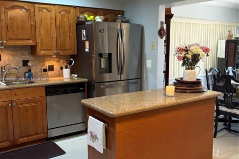 House in Hollywood, Florida 4 bedrooms, 130.25 sq.m. № 1745998 - photo 15