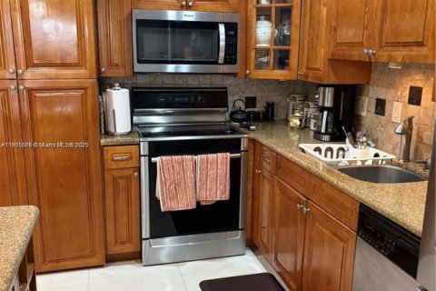 House in Hollywood, Florida 4 bedrooms, 130.25 sq.m. № 1745998 - photo 19
