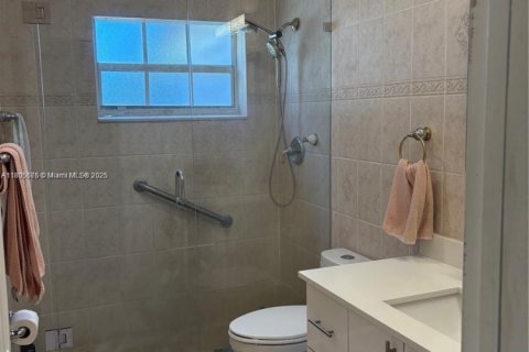House in Hollywood, Florida 4 bedrooms, 130.25 sq.m. № 1745998 - photo 4