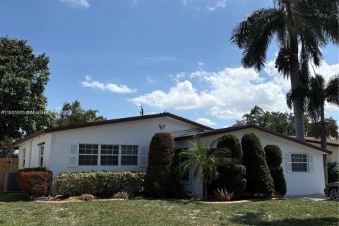 House in Hollywood, Florida 4 bedrooms, 130.25 sq.m. № 1745998 - photo 28