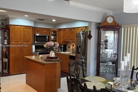 House in Hollywood, Florida 4 bedrooms, 130.25 sq.m. № 1745998 - photo 26