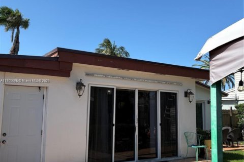 House in Hollywood, Florida 4 bedrooms, 130.25 sq.m. № 1745998 - photo 3
