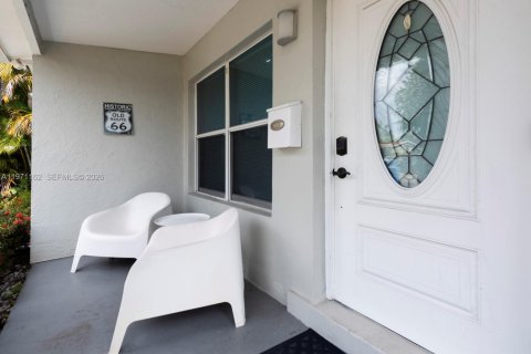 Casa en alquiler en Fort Lauderdale, Florida, 3 dormitorios, 91.79 m2 № 2033255 - foto 3