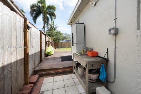 Casa en alquiler en Fort Lauderdale, Florida, 3 dormitorios, 91.79 m2 № 2033255 - foto 13