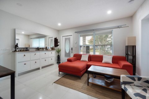 Casa en alquiler en Fort Lauderdale, Florida, 3 dormitorios, 91.79 m2 № 2033255 - foto 4
