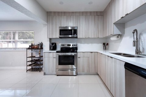 Casa en alquiler en Fort Lauderdale, Florida, 3 dormitorios, 91.79 m2 № 2033255 - foto 9