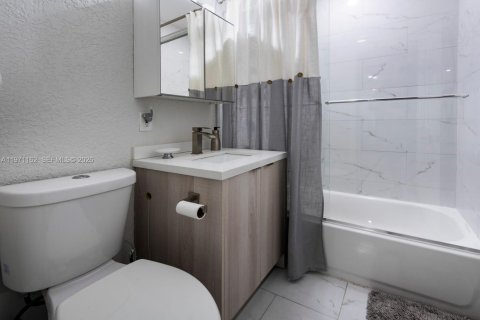 Casa en alquiler en Fort Lauderdale, Florida, 3 dormitorios, 91.79 m2 № 2033255 - foto 19