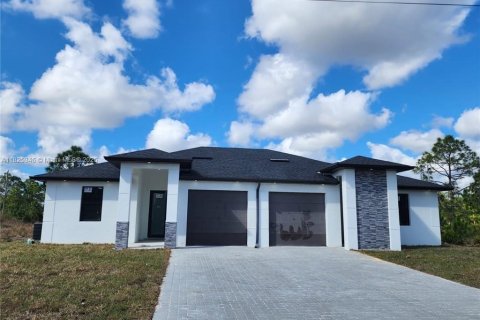 Duplex à louer à Lehigh Acres, Floride: 3 chambres, 111.48 m2 № 1792633 - photo 1