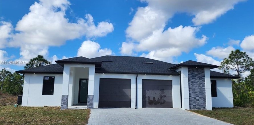 Duplex à Lehigh Acres, Floride 3 chambres, 111.48 m2 № 1792633