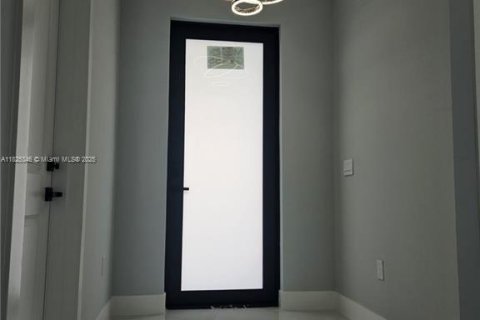 Duplex à louer à Lehigh Acres, Floride: 3 chambres, 111.48 m2 № 1792633 - photo 3