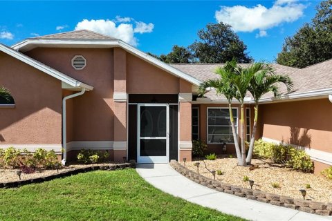 House in Port Charlotte, Florida 3 bedrooms, 204.66 sq.m. № 2431816 - photo 2