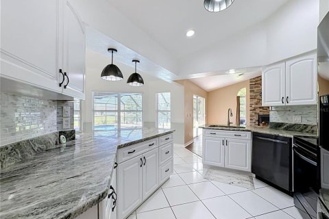 House in Port Charlotte, Florida 3 bedrooms, 204.66 sq.m. № 2431816 - photo 17