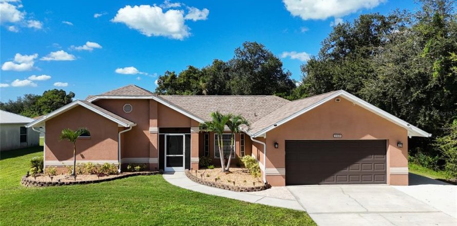 House in Port Charlotte, Florida 3 bedrooms, 204.66 sq.m. № 2431816