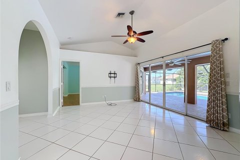House in Port Charlotte, Florida 3 bedrooms, 204.66 sq.m. № 2431816 - photo 11