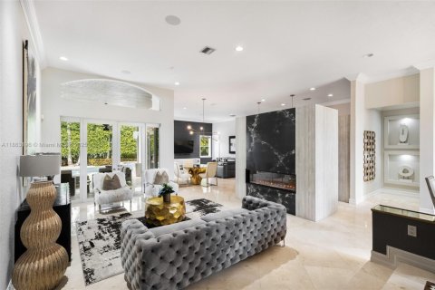 Casa en venta en Miami, Florida, 6 dormitorios, 335.1 m2 № 2017170 - foto 10