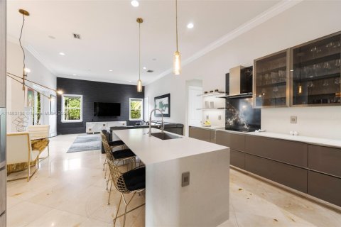 Casa en venta en Miami, Florida, 6 dormitorios, 335.1 m2 № 2017170 - foto 14