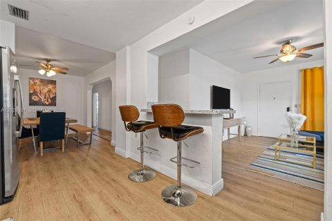 Propiedad comercial en venta en Miami, Florida, 205.41 m2 № 2086560 - foto 7