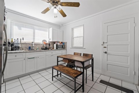 Propiedad comercial en venta en Miami, Florida, 205.41 m2 № 2086560 - foto 25