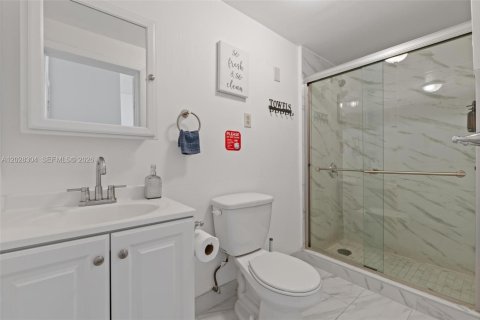 Propiedad comercial en venta en Miami, Florida, 205.41 m2 № 2086560 - foto 14
