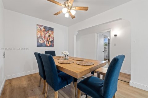Propiedad comercial en venta en Miami, Florida, 205.41 m2 № 2086560 - foto 9