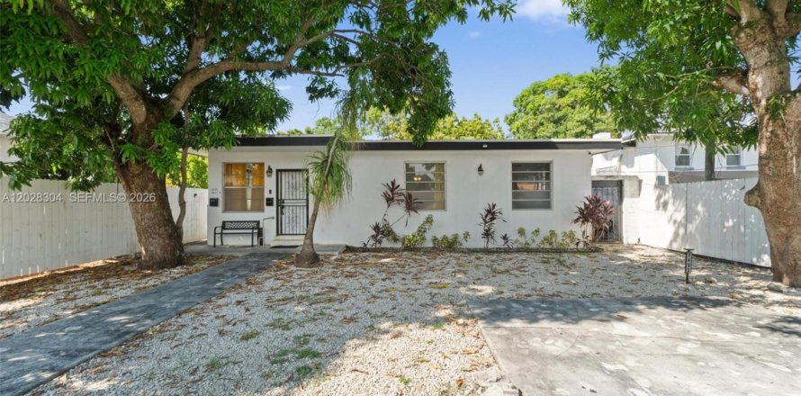 Propiedad comercial en Miami, Florida 205.41 m2 № 2086560