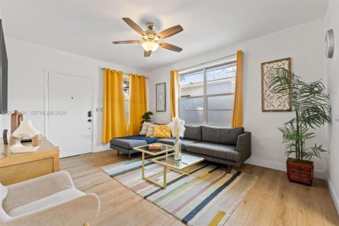 Propiedad comercial en venta en Miami, Florida, 205.41 m2 № 2086560 - foto 4