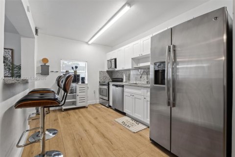 Propiedad comercial en venta en Miami, Florida, 205.41 m2 № 2086560 - foto 8