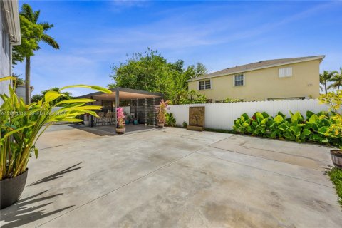 Купить виллу или дом в Майами, Флорида 5 спален, 205.69м2, № 2068987 - фото 22